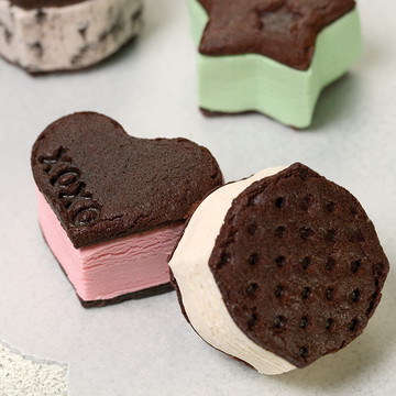 tovolo-heart-star-ice-sammy