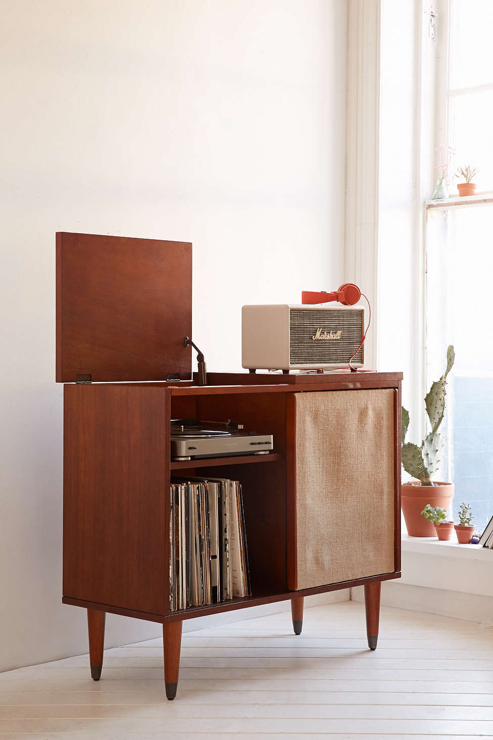 MUSIC-media-console-vintage