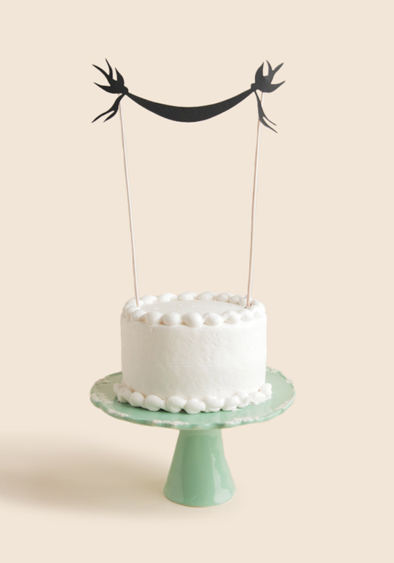 DECO-dove-banner-cake-bunting